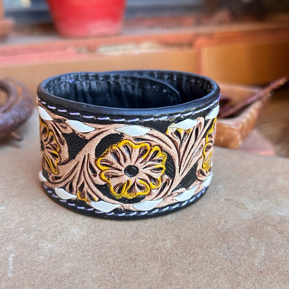 Tooled Leather Floral Embossed Bracelet Black and Brown NWT - Picture 6 of 14